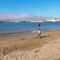 Ein Sandstrand direkt in San Francisco - Ein schöner Ort um einfach die Stimmung und eindrucksvollen Ausblicke hier zu erleben.