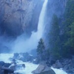 So sehen die Lower Yosemite Falls im Frühjahr aus